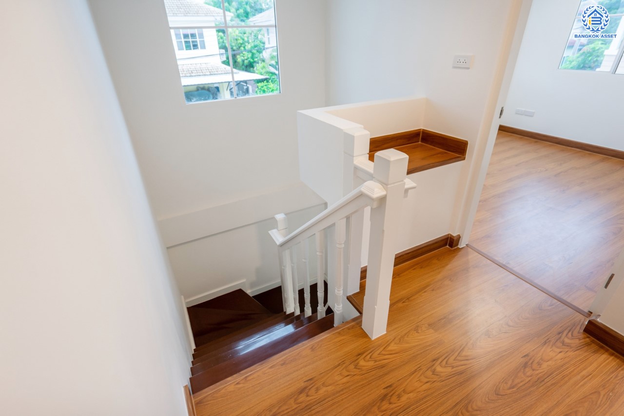 บ้านมือสองตกแต่งใหม่ ม.ชลลดา วัดลาดปลาดุก คุณภาพระดับ L&H บนเนื้อที่ 52.2 ตร.ว. ฟังก์ชัน 3 ห้องนอน 2 ห้องน้ำ 3 ที่จอดรถ บนทำเลศักยภาพ เพียง 15 นาทีถึง เซ็นทรัลเวสท์เกต ใกล้รถไฟฟ้าสายสีม่วง "สถานีคลองบางไผ่"...